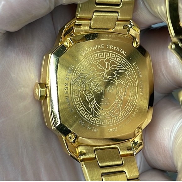 Versace - Picture 11 of 16